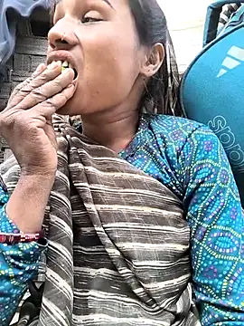 Snapshot of Hot_raaani chatting on 12.16.25 Hot raaani online show from 12.16.25