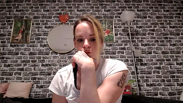 SexyMilf 37 online show from 04.23.26