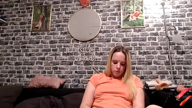 SexyMilf 37 online show from 04.28.26