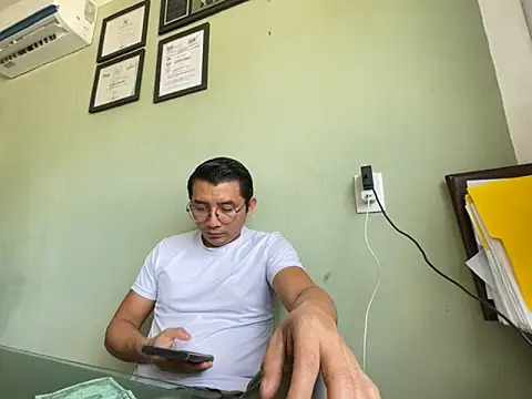 AlejXndroKD online show from 10.18.25