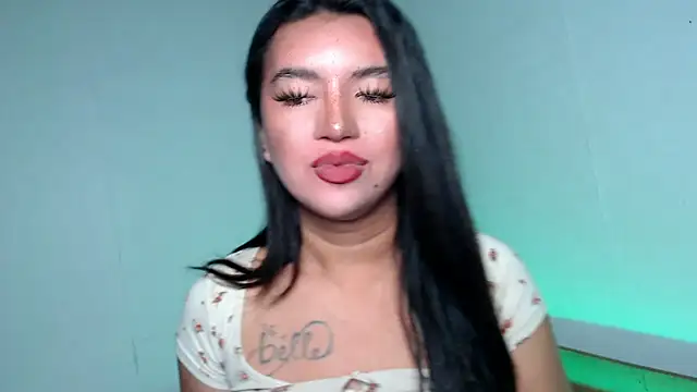 Snapshot of thinker_belle chatting on 10.22.25 thinker belle online show from 10.22.25