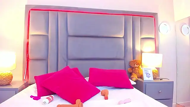 GabyMoreau online show from 10.29.25