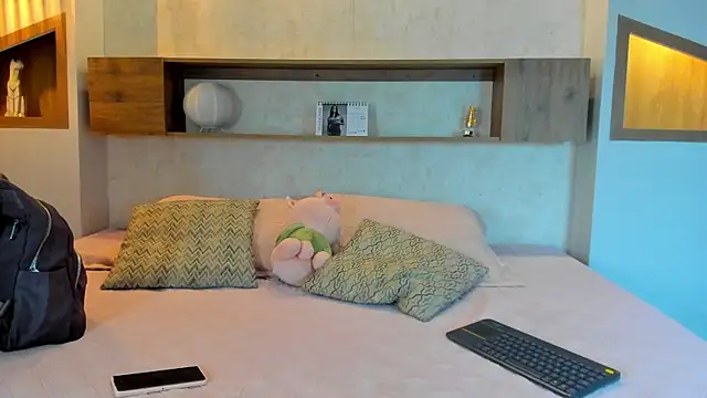 Emilly Beaumont online show from 04.14.26