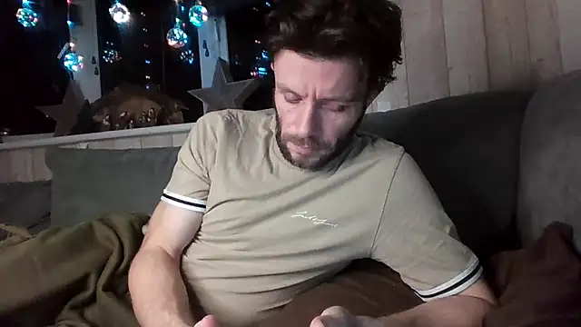 Snapshot of MasterJakeJohns chatting on 12.20.25 MasterJakeJohns online show from 12.20.25