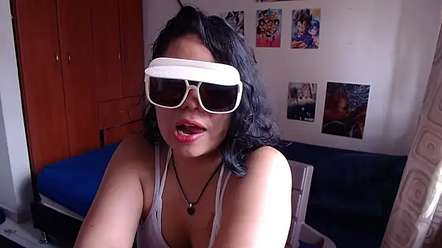 Snapshot of saenz_eymi chatting on 09.18.25 saenz eymi online show from 09.18.25