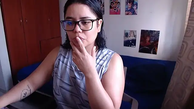 Snapshot of saenz_eymi chatting on 09.19.25 saenz eymi online show from 09.19.25