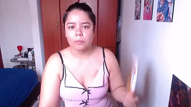 Snapshot of saenz_eymi chatting on 11.15.25 saenz eymi online show from 11.15.25