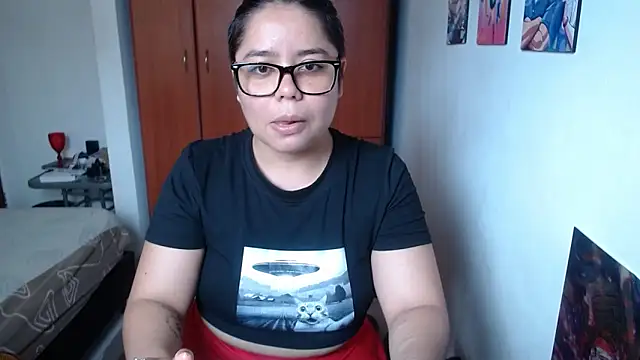 Snapshot of saenz_eymi chatting on 11.16.25 saenz eymi online show from 11.16.25