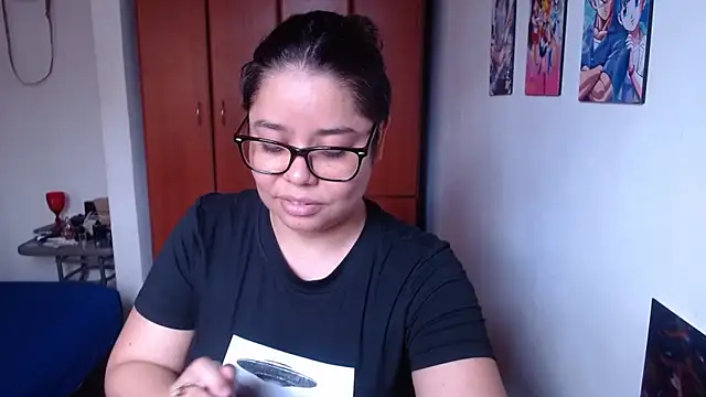 Snapshot of saenz_eymi chatting on 11.20.25 saenz eymi online show from 11.20.25