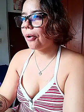 Snapshot of saenz_eymi chatting on 01.07.26 saenz eymi online show from 01.07.26