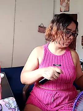 Snapshot of saenz_eymi chatting on 02.14.26 saenz eymi online show from 02.14.26