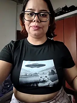 Snapshot of saenz_eymi chatting on 04.18.26 saenz eymi online show from 04.18.26