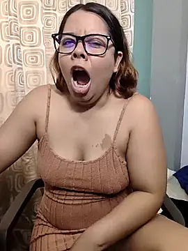 Snapshot of saenz_eymi chatting on 05.02.26 saenz eymi online show from 05.02.26
