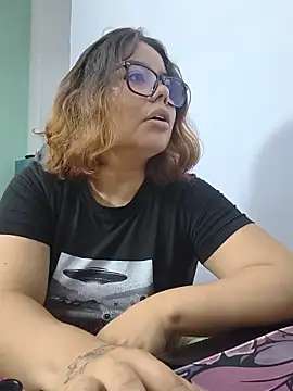 Snapshot of saenz_eymi chatting on 06.01.26 saenz eymi online show from 06.01.26