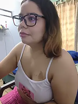 Snapshot of saenz_eymi chatting on 06.22.26 saenz eymi online show from 06.22.26