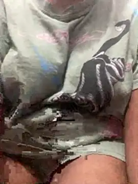 Snapshot of madu-Nisansa chatting on 11.19.25 madu-Nisansa online show from 11.19.25