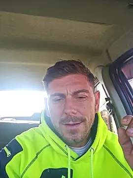 Snapshot of Alex-andru88 chatting on 10.17.25 Alex-andru88 online show from 10.17.25