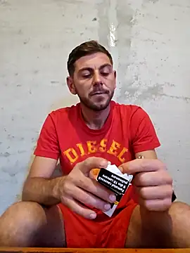 Snapshot of Alex-andru88 chatting on 10.19.25 Alex-andru88 online show from 10.19.25