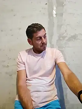 Snapshot of Alex-andru88 chatting on 10.31.25 Alex-andru88 online show from 10.31.25