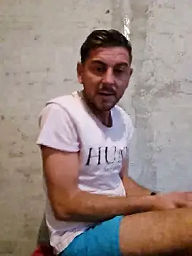 Snapshot of Alex-andru88 chatting on 11.18.25 Alex-andru88 online show from 11.18.25