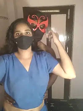 Snapshot of 00USER chatting on 11.23.25 00USER online show from 11.23.25