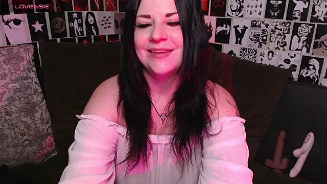 Snapshot of Kvopa chatting on 10.23.25 Kvopa online show from 10.23.25