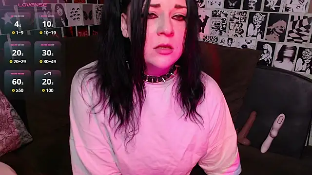 Snapshot of Kvopa chatting on 10.27.25 Kvopa online show from 10.27.25