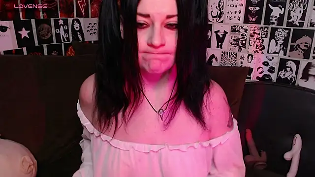 Snapshot of Kvopa chatting on 10.29.25 Kvopa online show from 10.29.25