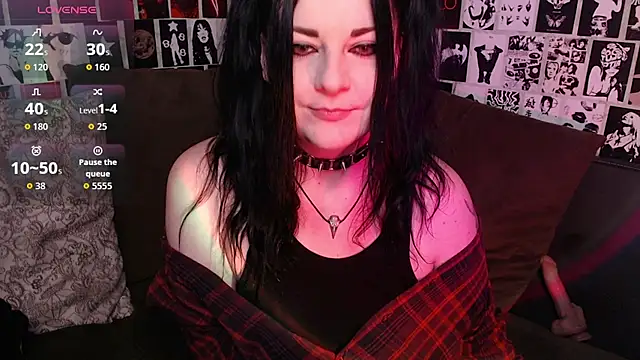 Snapshot of Kvopa chatting on 11.18.25 Kvopa online show from 11.18.25