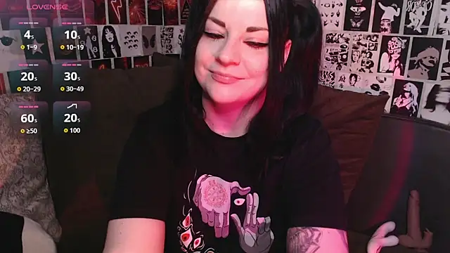 Snapshot of Kvopa chatting on 11.23.25 Kvopa online show from 11.23.25