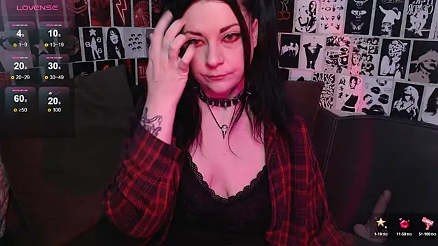 Snapshot of Kvopa chatting on 12.16.25 Kvopa online show from 12.16.25