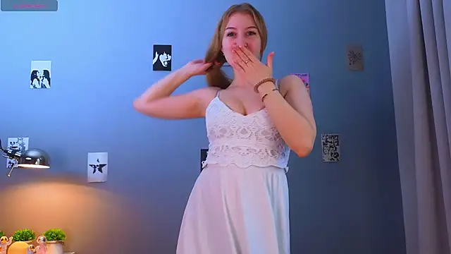 Snapshot of LorettaGladman chatting on 10.23.25 LorettaGladman online show from 10.23.25