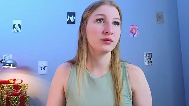 Snapshot of LorettaGladman chatting on 12.14.25 LorettaGladman online show from 12.14.25