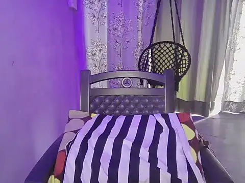 Naina 007 online show from 11.28.25