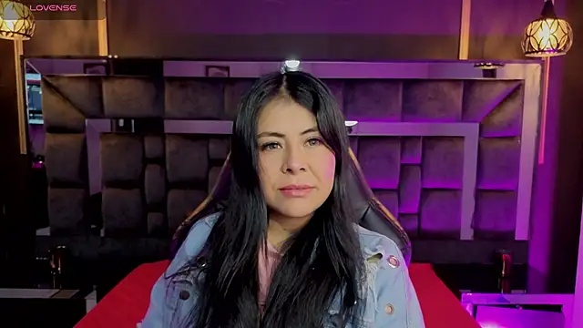 Snapshot of Aniajoness_ chatting on 11.25.25 Aniajoness online show from 11.25.25