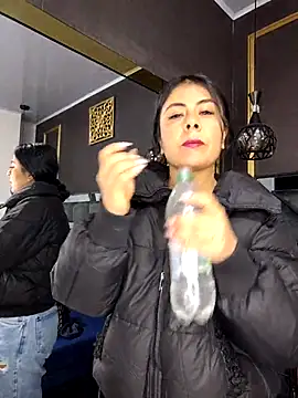 Snapshot of Aniajoness_ chatting on 11.28.25 Aniajoness online show from 11.28.25