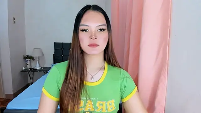 Snapshot of ameliamaureen chatting on 11.08.25 ameliamaureen online show from 11.08.25