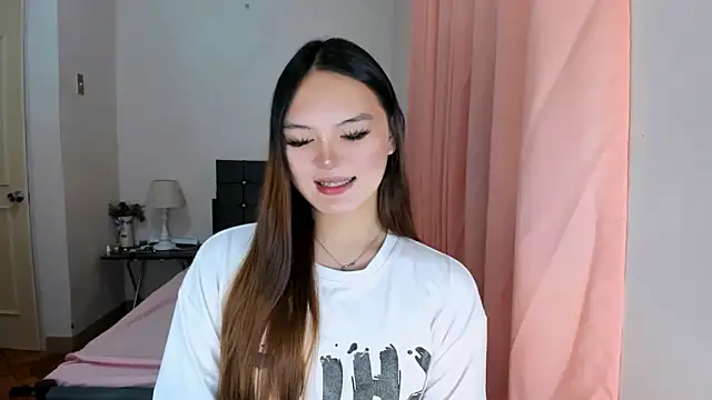 Snapshot of ameliamaureen chatting on 11.23.25 ameliamaureen online show from 11.23.25