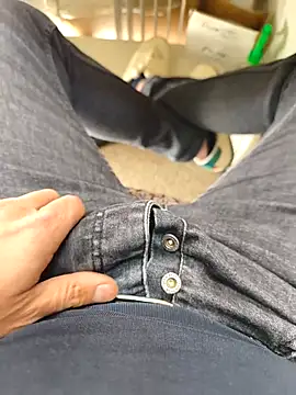 Snapshot of Ersin_meral chatting on 12.04.25 Ersin meral online show from 12.04.25