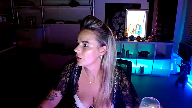 Mrs-Aurora online show from 10.08.25