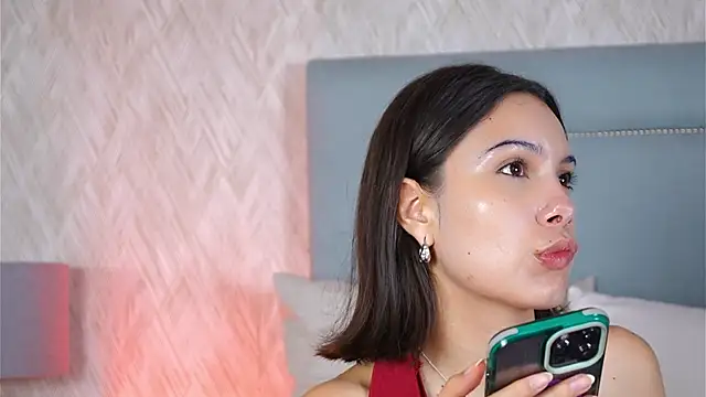 Snapshot of Sofy_Bradd chatting on 09.18.25 Sofy Bradd online show from 09.18.25
