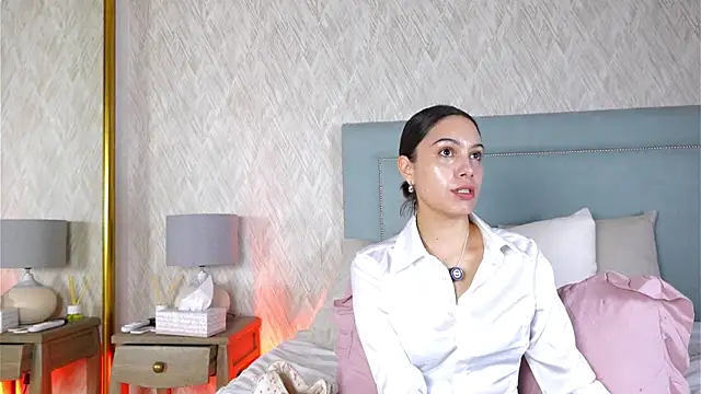 Snapshot of Sofy_Bradd chatting on 09.19.25 Sofy Bradd online show from 09.19.25