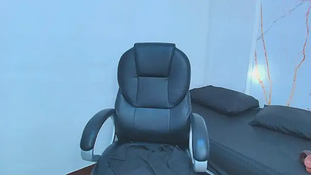 Snapshot of Karla_hilton1 chatting on 11.20.25 Karla hilton1 online show from 11.20.25