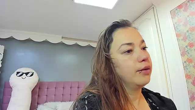 Tammy parker  online show from 11.04.25