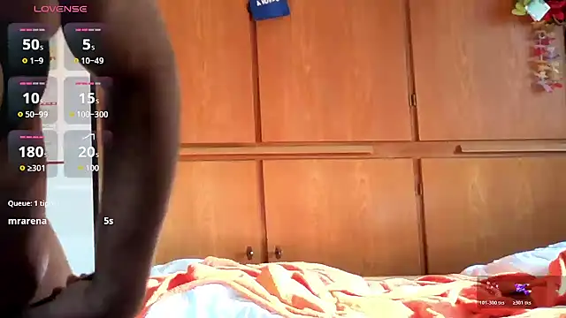 Snapshot of Badeanzug chatting on 10.31.25 Badeanzug online show from 10.31.25