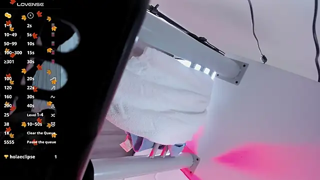 NicolWhite online show from 10.31.25