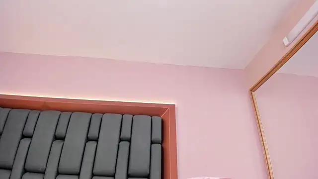 Snapshot of LisaMendez chatting on 11.12.25 LisaMendez online show from 11.12.25