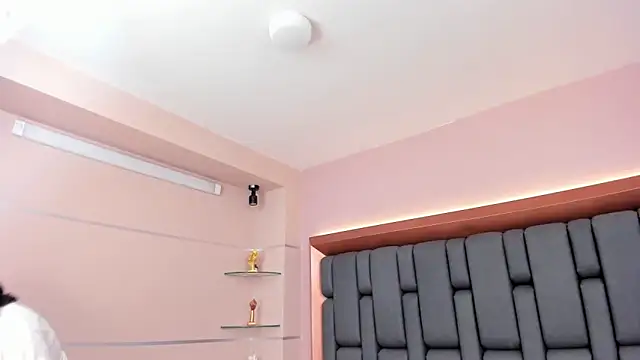 Snapshot of LisaMendez chatting on 11.13.25 LisaMendez online show from 11.13.25