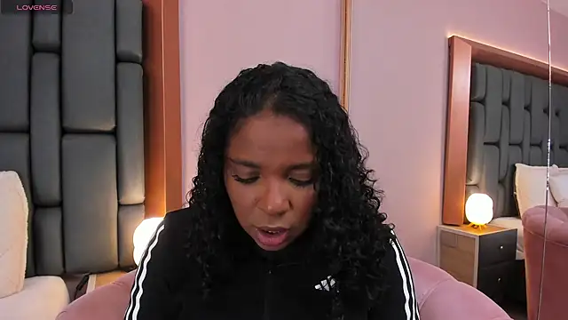 LisaMendez online show from 02.04.26