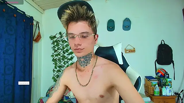 Snapshot of Gold_Loyal77 chatting on 05.28.26 Gold Loyal77 online show from 05.28.26